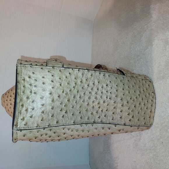 London Fog Faux Ostrich Leather Tan Hand Bag - Picture 3 of 7